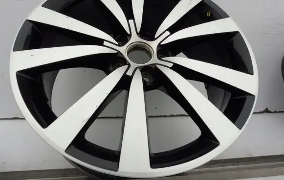Volkswagen New Beetle R19 alloy rim 5C0601025N