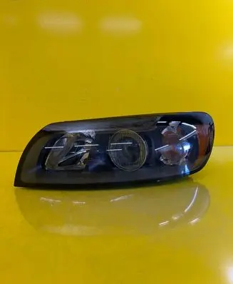 Volvo C30 Headlight/headlamp 30657168