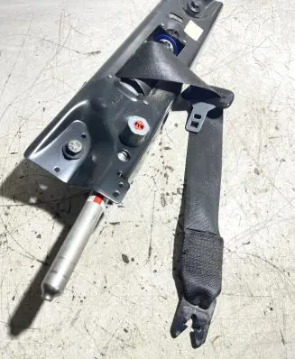 Volvo V70 Front seatbelt 6069365L0G 8590CT2 1005220349
