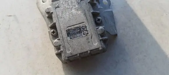 Toyota Corolla E110 Ignition amplifier control unit 8962105010 89621-05010