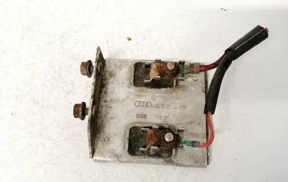 Volkswagen PASSAT B5.5 Coolant fan relay 8d0959493