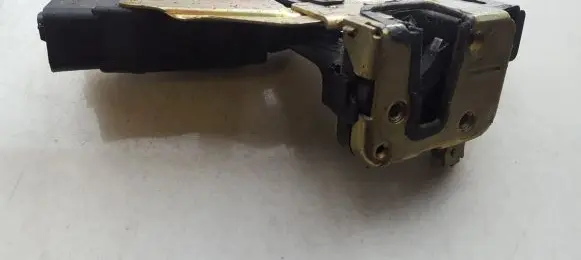 Mitsubishi Carisma Front door lock