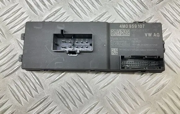 Audi A4 S4 B9 Tailgate/trunk control unit/module 4M0959107