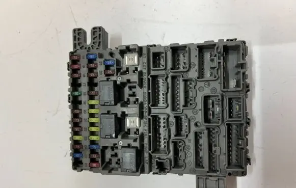 Honda FR-V Fuse module SJHE010