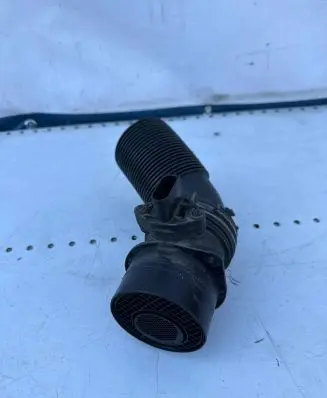 Volkswagen Touran I Mass air flow meter 074906461B 0281002461