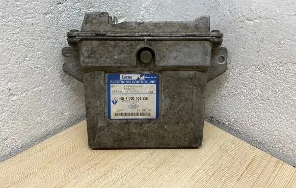 Renault Kangoo I Engine control unit/module 7700104956 R04080009F 7700111205