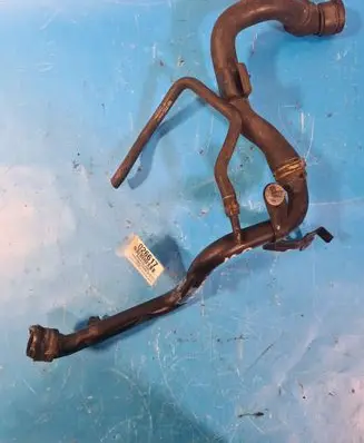 Volkswagen PASSAT B5 Engine coolant pipe/hose 038121071s
