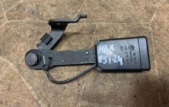 BMW 6 G32 Gran Turismo Rear seatbelt buckle 7382248
