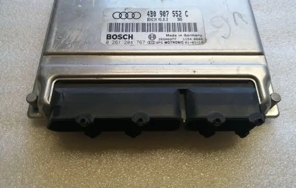 Audi A6 S6 C5 4B Engine control unit/module 4B0907552C 26SA6977 0261204767