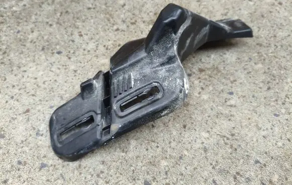 Opel Mokka B Fender mounting bracket 9825559980