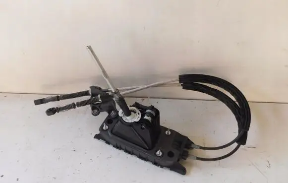 Volkswagen Tiguan Gear selector/shifter in gearbox 