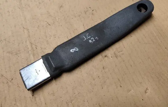 Front seatbelt buckle