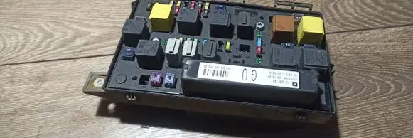 Opel Zafira B Fuse module 015349211