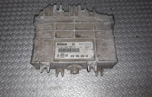 Volkswagen Golf III Engine control unit/module 030906026AB 0261203650