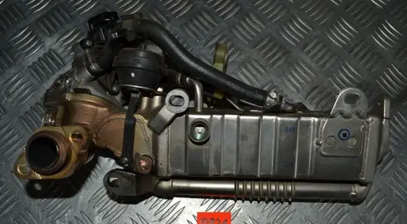 Toyota Avensis T270 EGR valve cooler 8573897 8513132