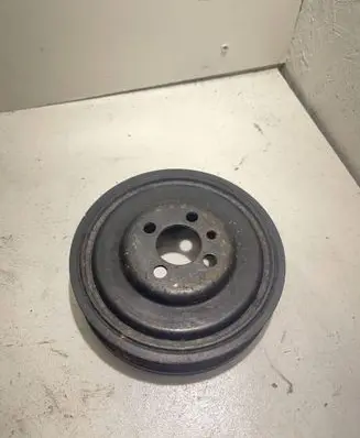 Volkswagen PASSAT B6 Crankshaft pulley 036105243
