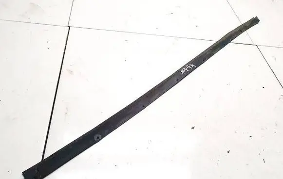 Nissan Leaf I (ZE0) Engine compartment rubber 