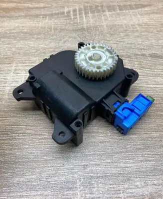 Toyota Avensis T270 Air flap motor/actuator 1138002810 1M24 WithPlug