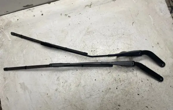 BMW X1 E84 Front wiper blade arm 6161299002801 6161299002901