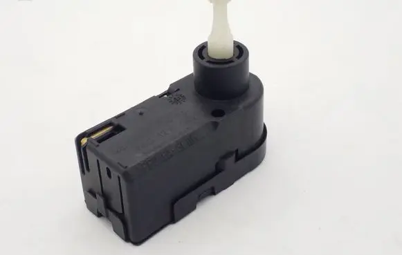 Headlight level adjustment motor