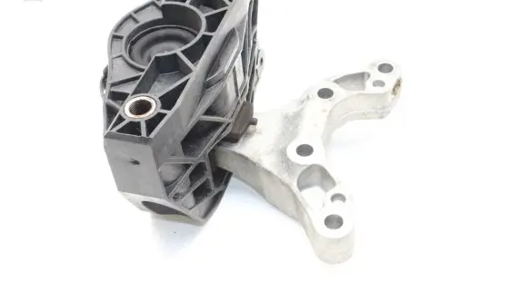 Citroen DS3 Engine mount bracket