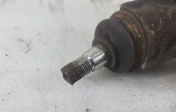 Front wheel hub