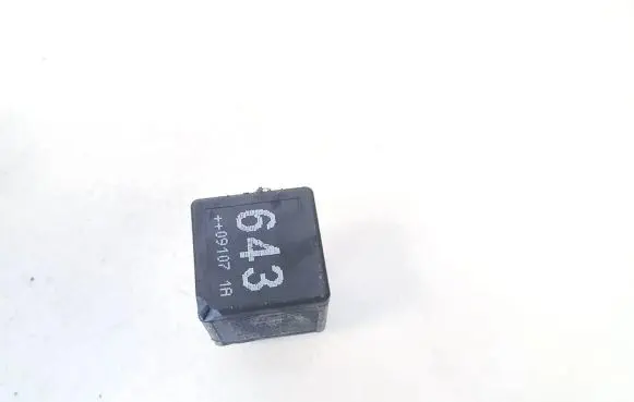 Audi A4 S4 B8 8K Other relay 8k0951253 v23136-b6-x72