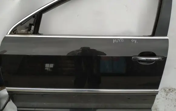Volkswagen Phaeton Front door juodos