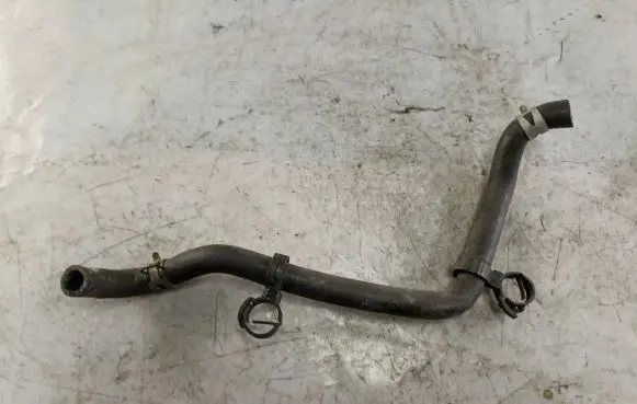 Suzuki Grand Vitara I Engine coolant pipe/hose