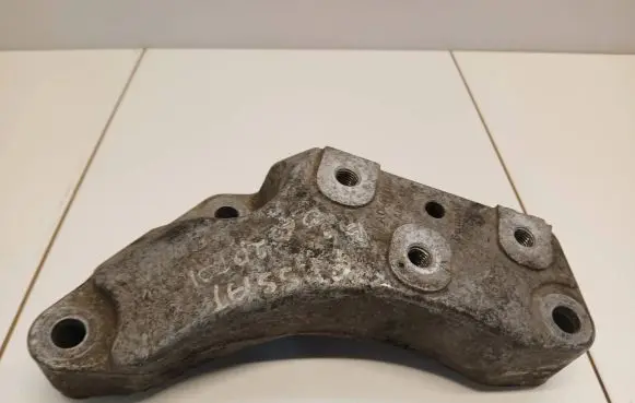 Volkswagen PASSAT B6 Engine mounting bracket 1K0199117
