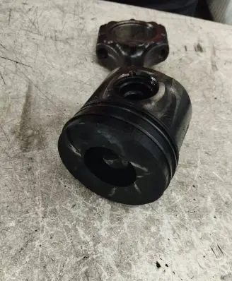 Toyota Corolla Verso AR10 Piston with connecting rod