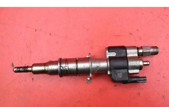 BMW 7 F01 F02 F03 F04 Fuel injector 7585261