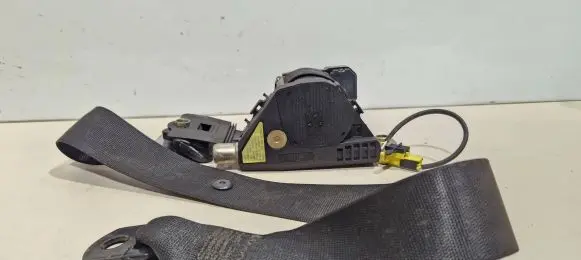 Mercedes-Benz ML W163 Front seatbelt A1638601485