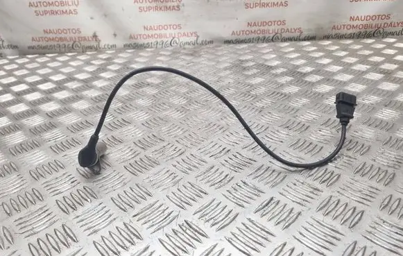 Volkswagen PASSAT B5 Crankshaft position sensor 028907319B