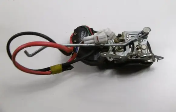 Suzuki Baleno EG Front door lock