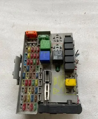 Opel Zafira A Fuse box set 24431677