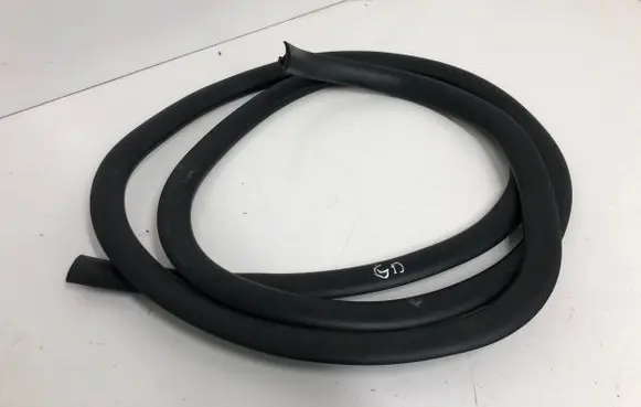 Opel Vivaro Rubber seal rear door 