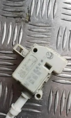 Fuel tank cap lock motor