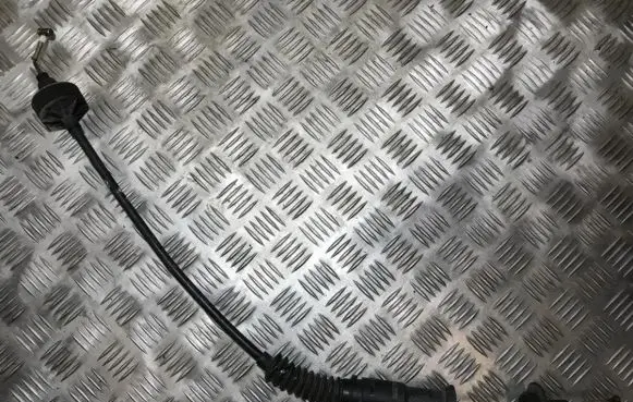 Volkswagen Golf III Clutch cable 1h1721335a
