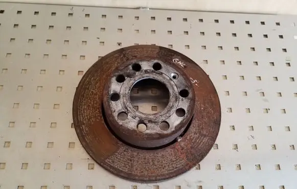 Volkswagen Golf V Rear brake disc