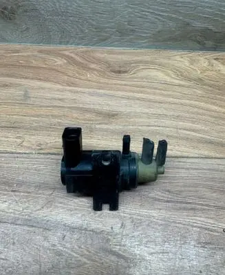 Volkswagen Golf VI Turbo solenoid valve 1K0906627