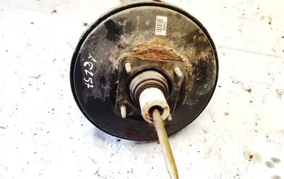 Volkswagen Golf III Brake booster 1h1612105a