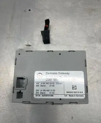 Mercedes-Benz ML W164 Gateway control module A1645406745 A1644451000 A1645404345