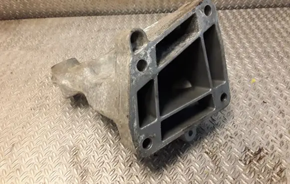 Mercedes-Benz E W211 Engine mounting bracket 6422230104 A6422230104
