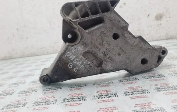 Volkswagen PASSAT B6 Engine mounting bracket 03G199207F
