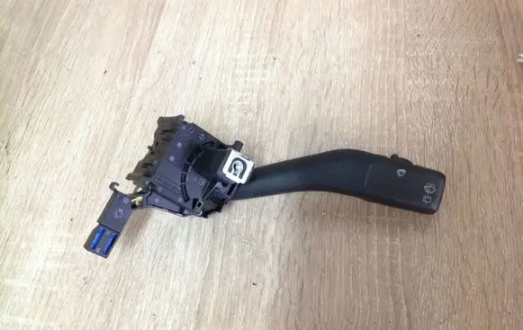 Volkswagen Golf V Wiper control stalk 1K0953519