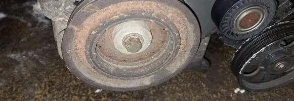 Renault Clio III Crankshaft pulley 