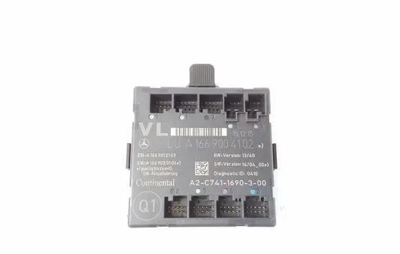 Infiniti Q30 Door control unit/module A1669004102
