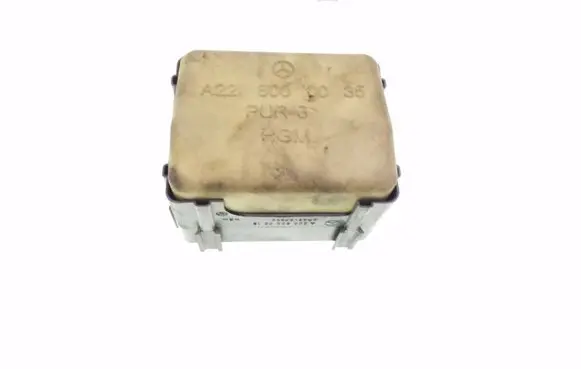 Mercedes-Benz E W211 Central locking vacuum pump A0008000018