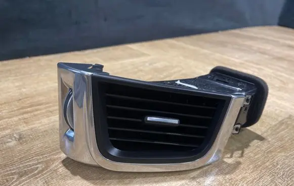 Jaguar E-Pace Rear air vent grill J9C3018B08AC 0001531 18JUL2017